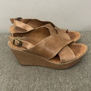Born Emmy Women's Leather Wedge Sandals in tan brown Size 9